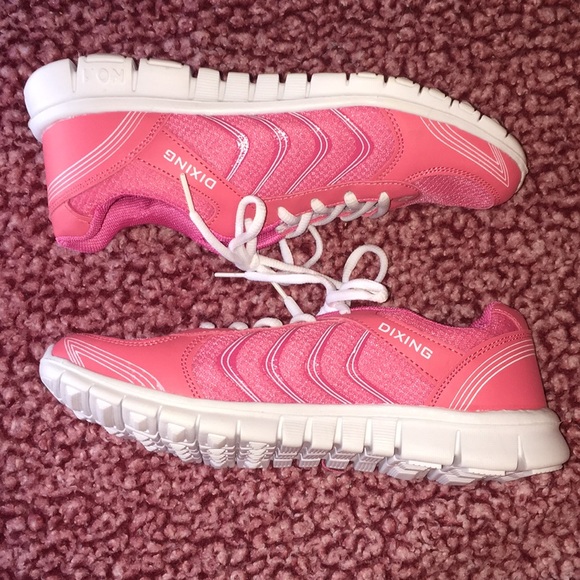 Running shoes/ workout shoes - Picture 1 of 2